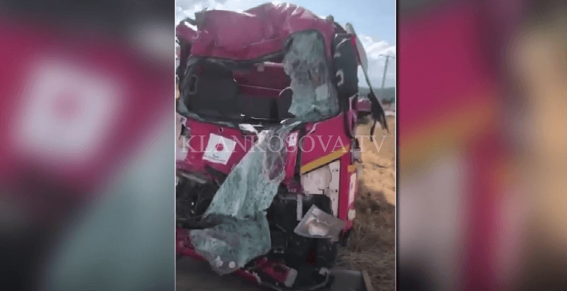 Pamje nga aksidenti ku humbi jetën zjarrfikësi në Gjakovë (VIDEO)