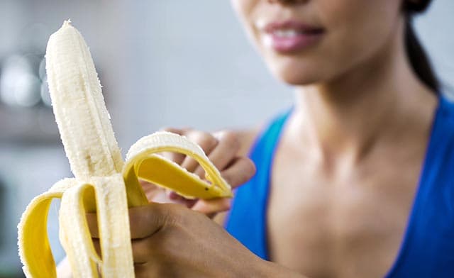 Shpërlani bananet me ujë para se t’i hani