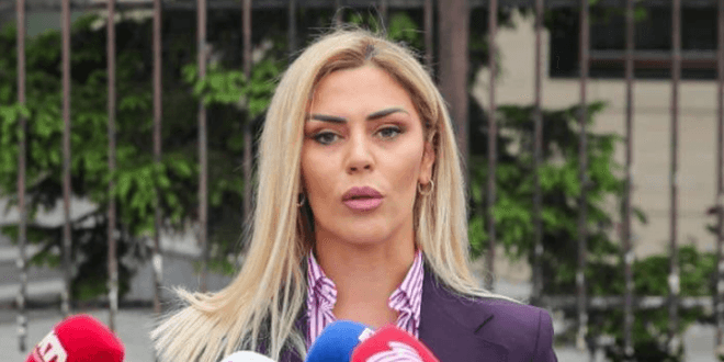 Blerta Deliu-Kodra paraqitet sot në Prokurorinë Speciale, denoncon profilin “Lule Gjeli”