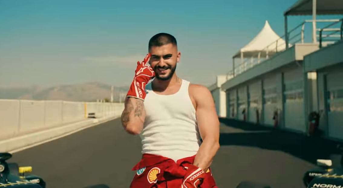 Butrint Imeri publikon këngën e re "Harrom" (VIDEO)
