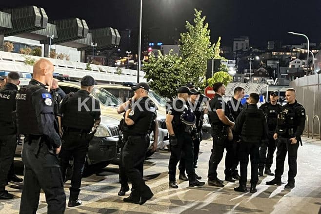 Numër i shtuar policësh në stadium, ata përcjellin fansat danezë deri te hoteli (VIDEO)