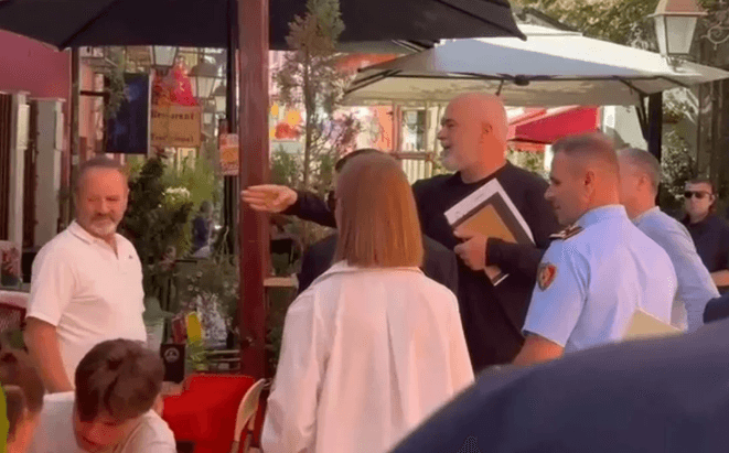 “Bën mirë t’i heqësh vetë”, Rama inspekton lokalet në Vlorë: Futi brenda këto tavolinat