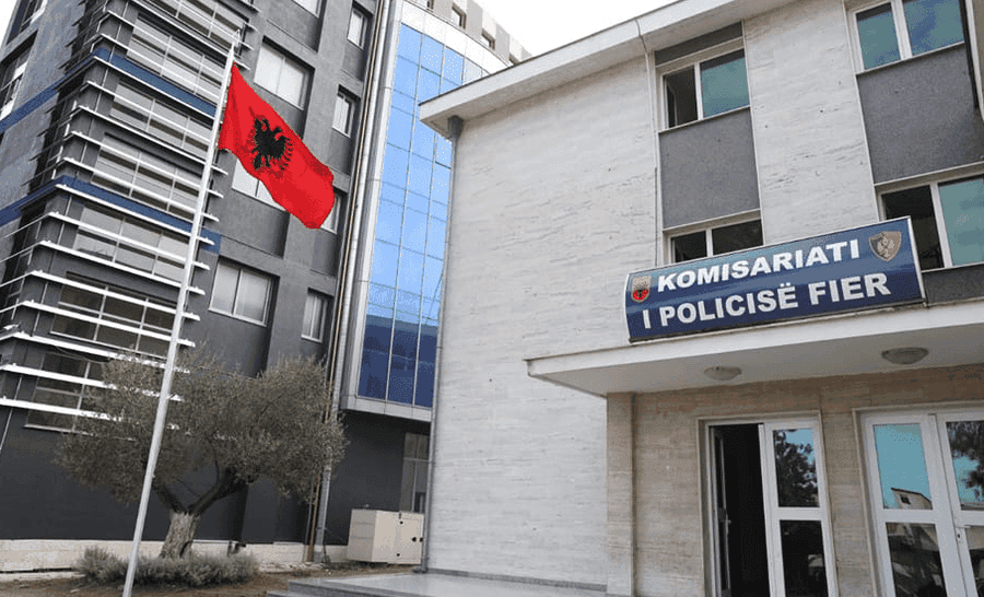 Ushtroi dhunë ndaj të bijës 19-vjeçare, arrestohet nëna në Shqipëri