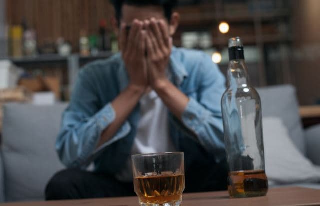 I dehur ushtroi dhunë në familje, prishtinasi trajtohet në psikiatri dhe lirohet në shtëpi