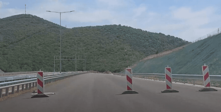 Zjarri në Bllacë, shfuqizohet ndalesa për automjetet për transportimin e mallrave dhe autobusët