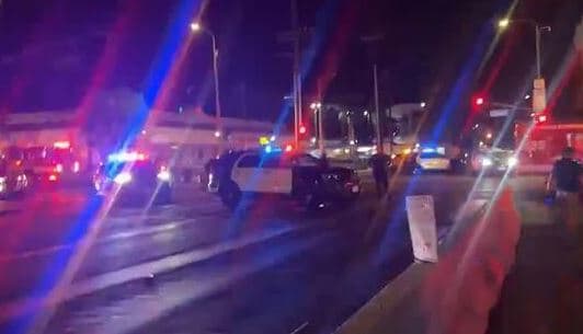 Automjeti përplaset me turmën në Los Angeles, lëndohen 20 persona