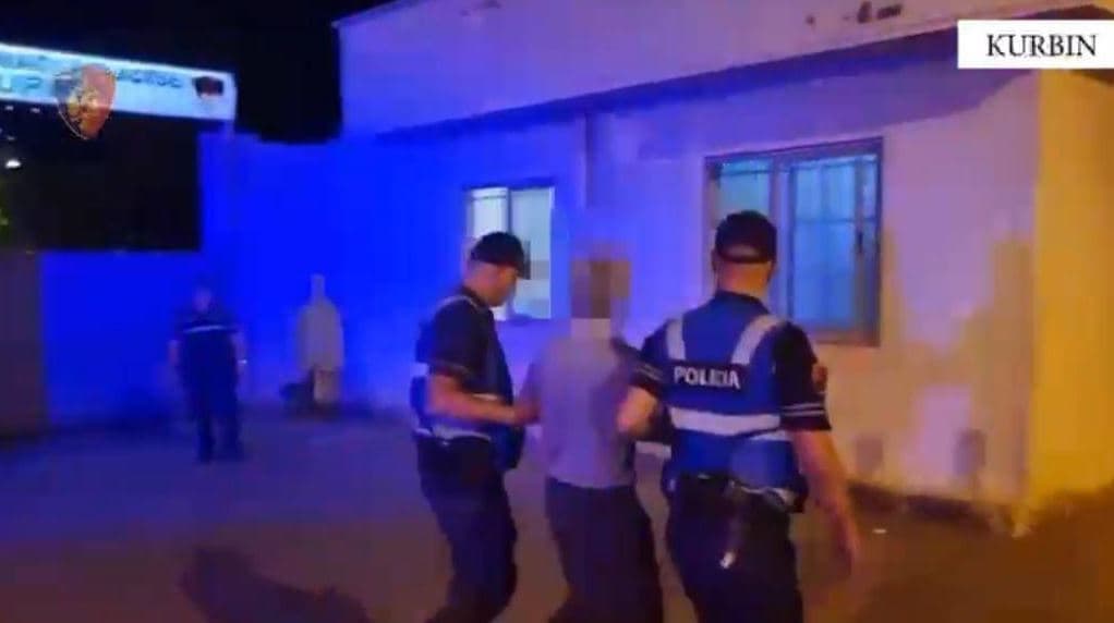 Zjarret e qëllimshme në Shqipëri, arrestohen dy burra