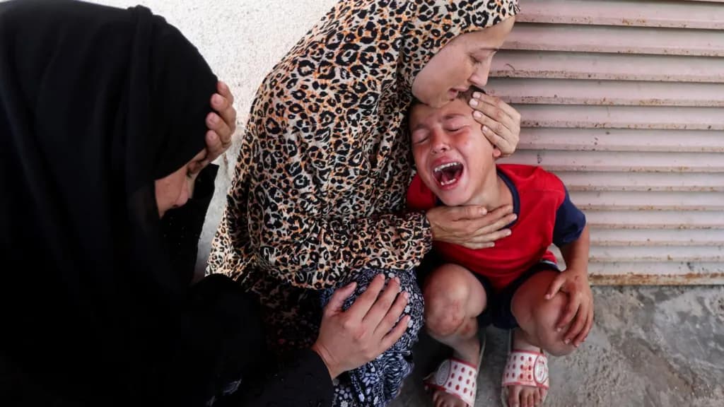 Fëmijët që prisnin në radhë për ushqim, vriten nga sulmi izraelit në Gaza