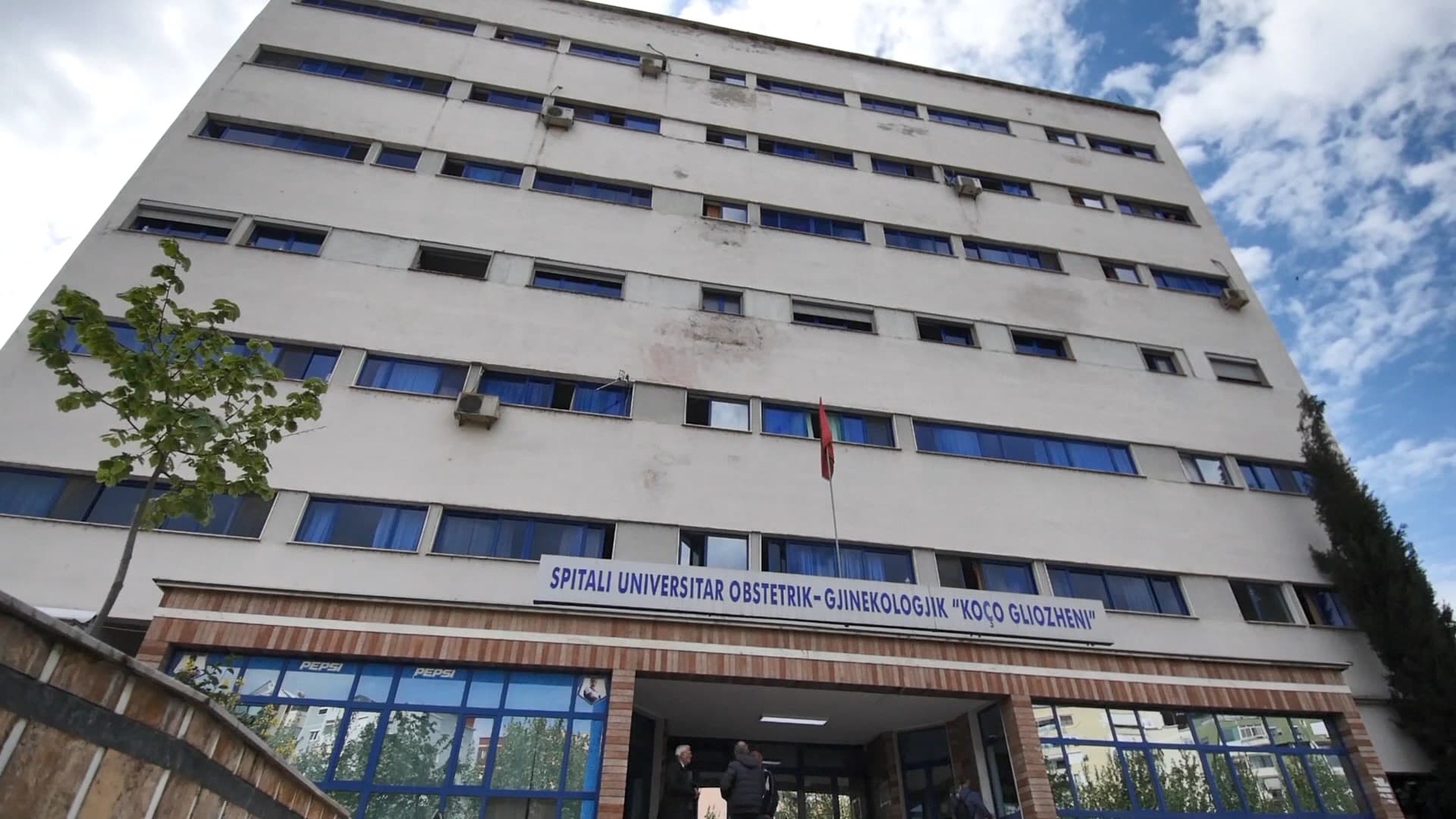Vdes foshnja e porsalindur në Tiranë, kallëzohet në polici stafi mjekësor