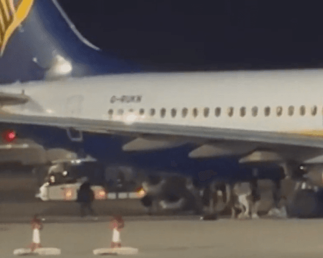 Panik në fluturimin Palma-Manchester, 18 të lënduar pas alarmit të rremë për zjarr