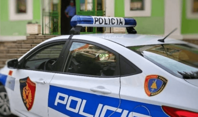 Një 50-vjeçar gjendet pa shenja jete brenda automjetit në Shkodër