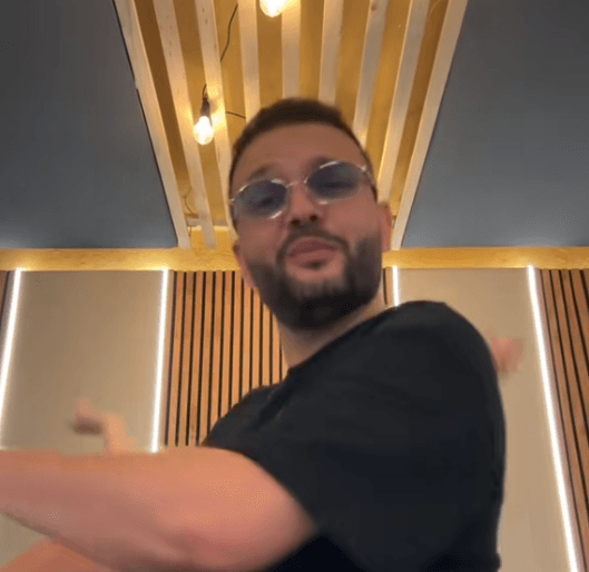 Dëgjoni pak nga kënga e re e Skerdit në duet me dy artiste të reja