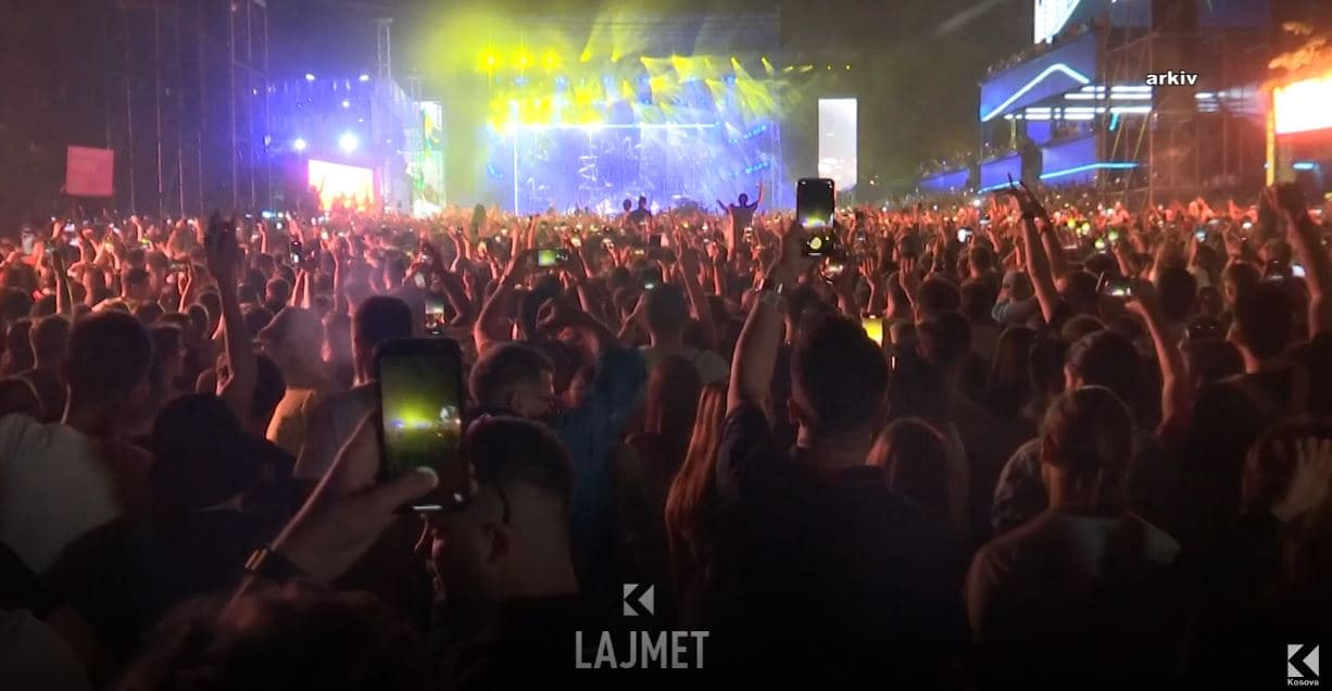 Efekti i superfestivalit: “Sunny Hill” lë hotele e motele pa dhoma të lira (VIDEO)
