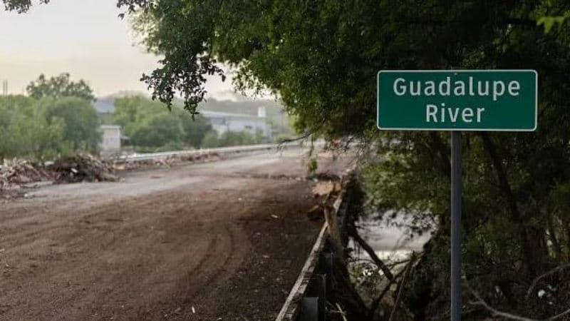 Pas përmbytjeve, paralajmërohen reshje të reja në Teksas