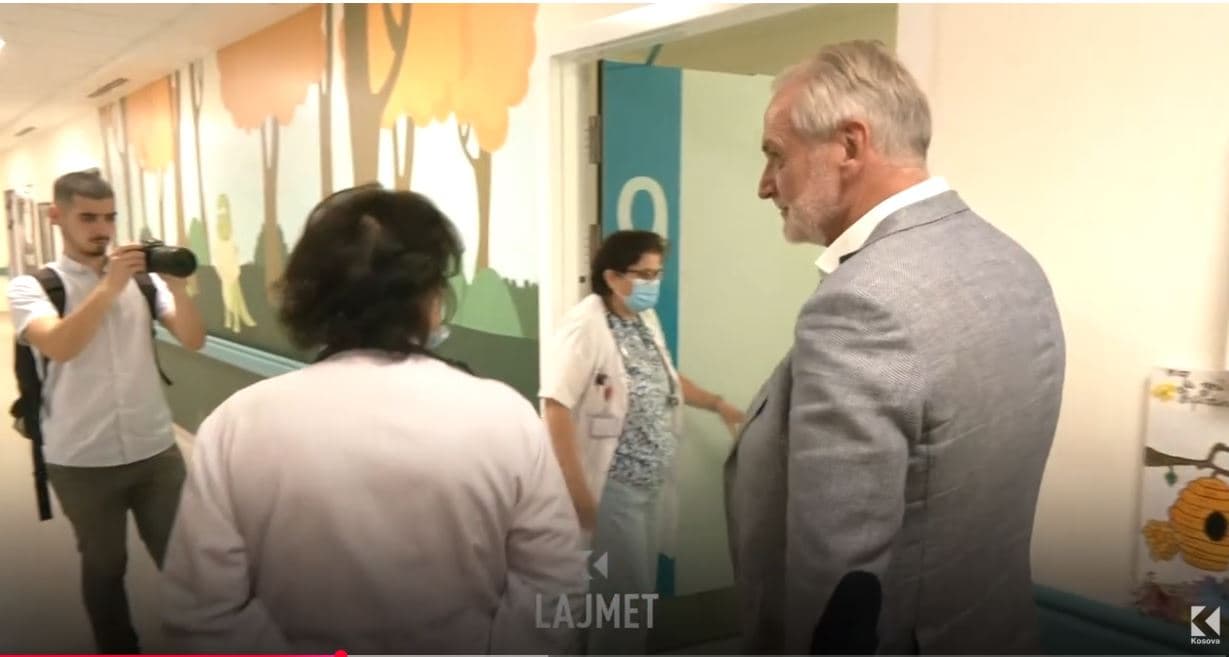 Ndihma e madhe: Holandezët bëjnë mrekulli me fëmijët në QKUK (VIDEO)