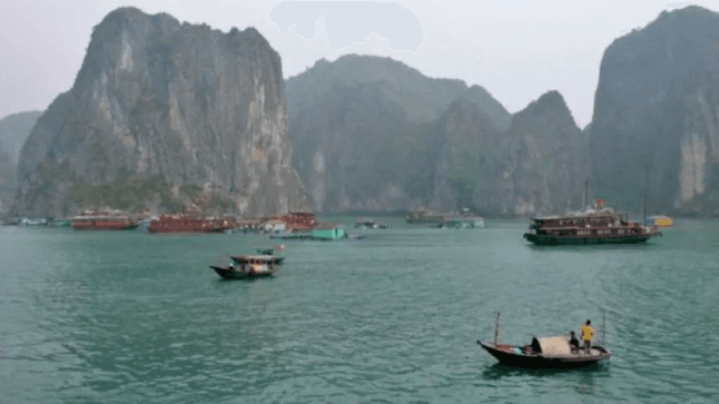 Të paktën 27 të vdekur pas përmbytjes së një anijeje turistike në Vietnam
