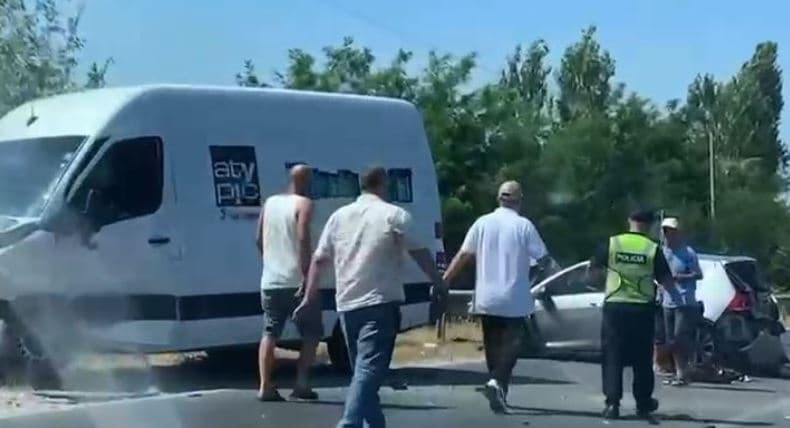 Aksident mes dy automjeteve në rrugën Shkodër-Lezhë, vdes një person