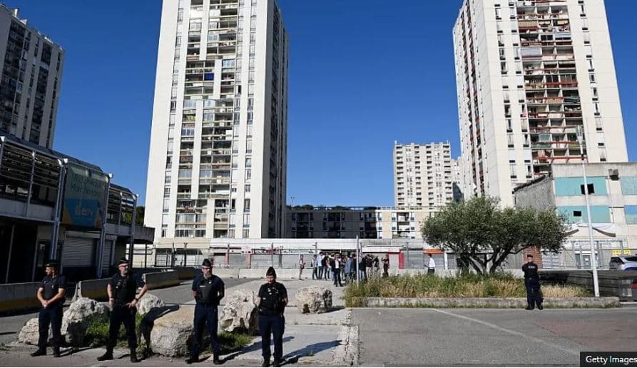 Qytetet franceze me orë policore për fëmijët pas valës së dhunës që lidhet me drogën