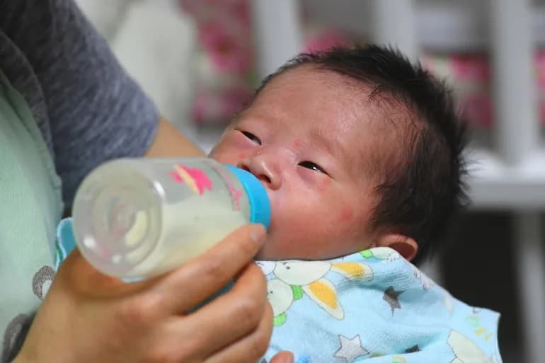 Koreja e Jugut do t'i japë fund adoptimeve private pasi hetimi zbulon abuzime të shumta