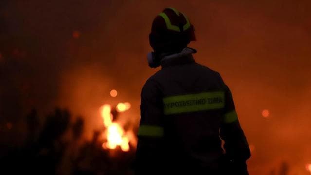 Evakuime masive për shkak të zjarreve në ishullin grek të Kretës