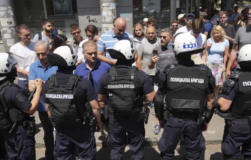 Organizata evropiane e shqetësuar për përdorimin e forcës ndaj protestuesve në Serbi