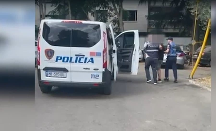 23-vjeçari i armatosur lëvizte me taksi për të shmangur kontrollet, arrestohet