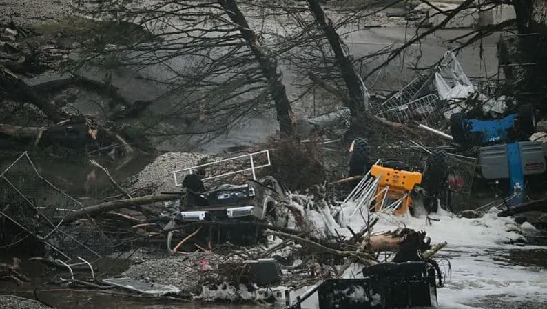 Ndërprerjet e energjisë elektrike prekin mbi 15,000 njerëz në të gjithë Teksasin
