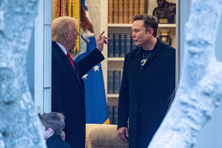 Trumpi thotë se do ta “shqyrtojë” deportimin e Muskut