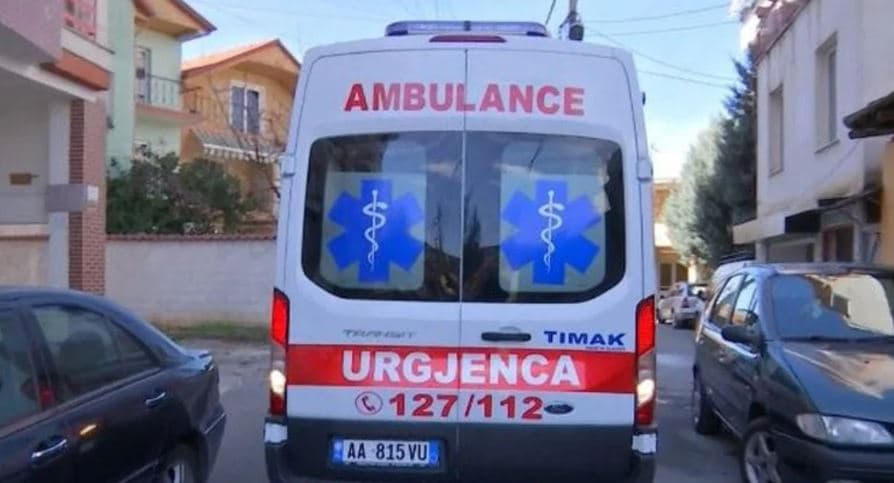 I mituri me trotinet elektrik përplas një këmbësor në Tiranë