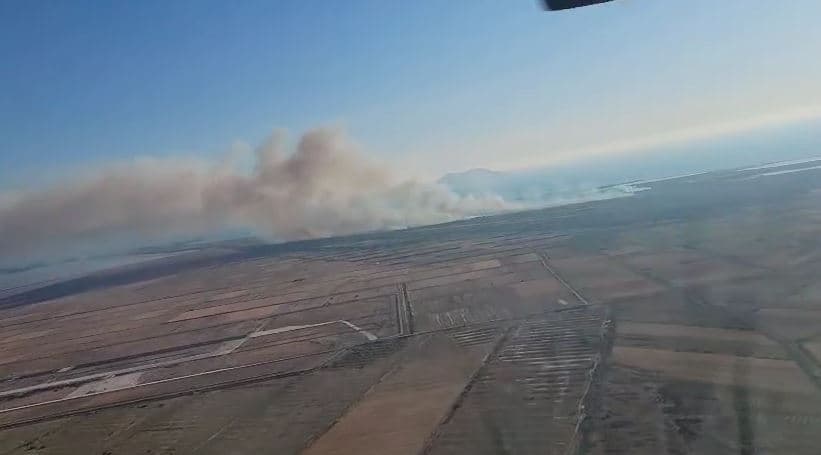 Zjarr në Akërni, nis ndërhyrja me helikopterë nga Shqipëria dhe Emiratet e Bashkuara Arabe