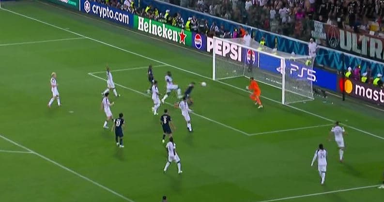 Bie muri i Tottenhamit, barazon PSG-ja