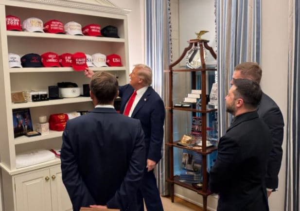 Donald Trump hap dyqan në Shtëpinë e Bardhë, shet kapelat 'Trump 2028'