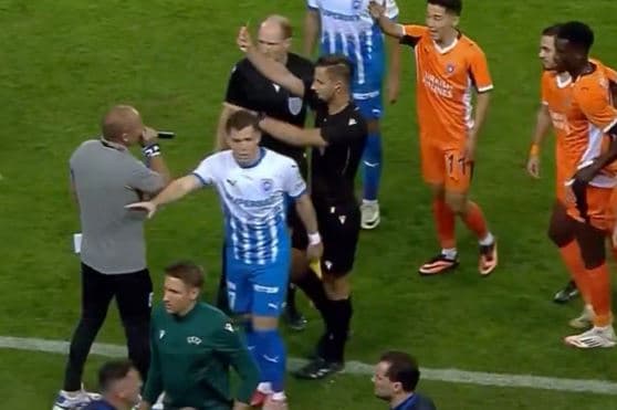 Ndodh edhe kjo, spikeri i stadiumit ndëshkohet me të kuq në Ligën e Evropës