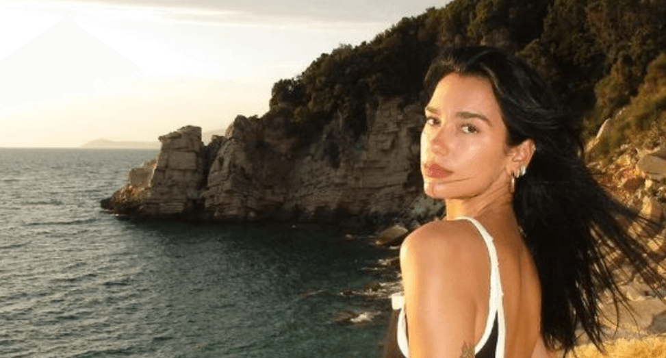 Pas "Sunny Hill", Dua Lipa relaksohet në jugun e Shqipërisë