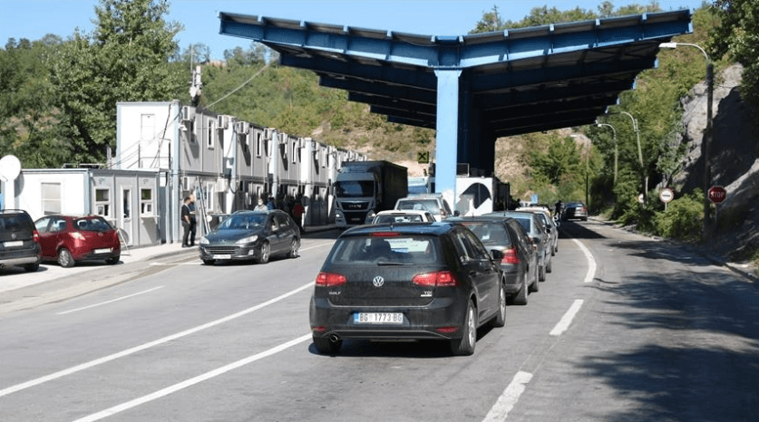 Bie koha e pritjeve në pikat kufitare të Kosovës