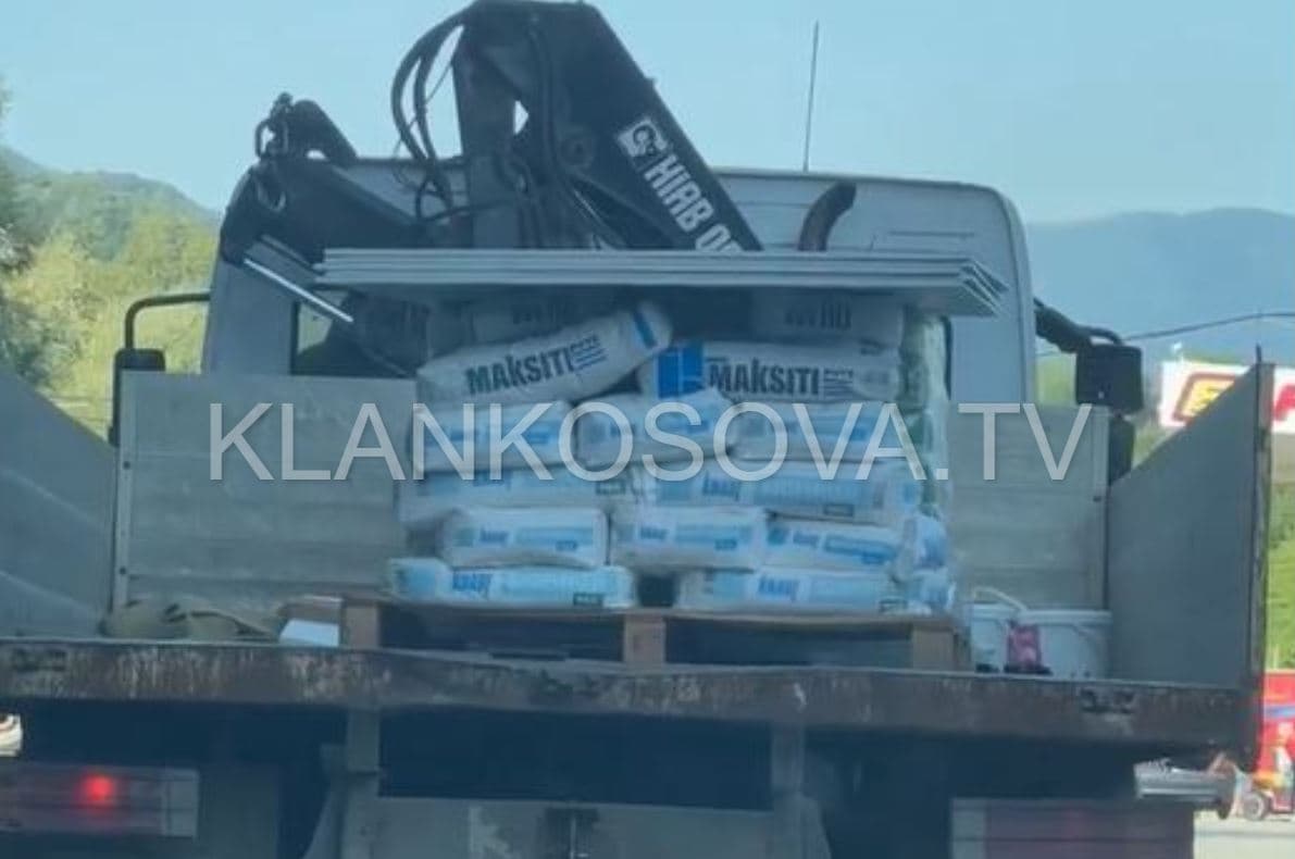 Kamioni rrezikon qytetarët në Shtërpcë, transporton materiale në mënyrë të pasigurt