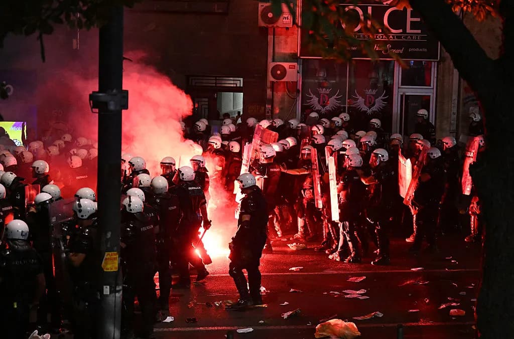 Tensionet në Serbi, Vuçiq thotë se u plagosën 64 qytetarë dhe 16 policë