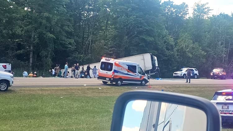 Përmbysja e autobusit turistik në New York, raportohet për së paku katër të vdekur