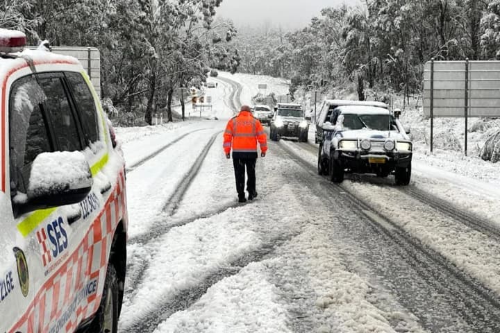 Disa qytete australiane mbulohen me borë deri në 40cm – s’kishte ndodhur qe 50 vjet (FOTO)