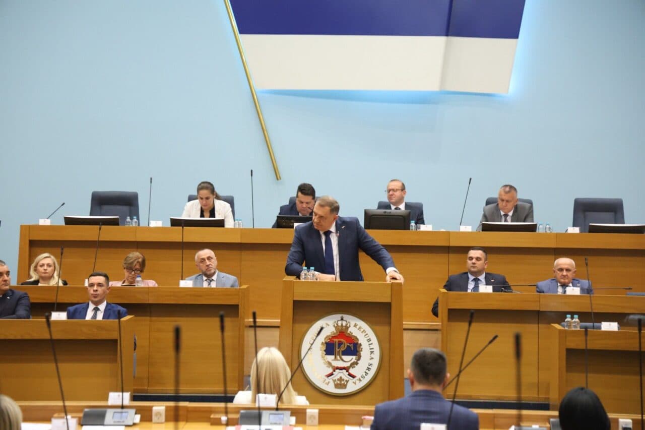 Reuten: BE duhet t’ia tregojë vendin Dodikut, rrezikohet rajoni (VIDEO)