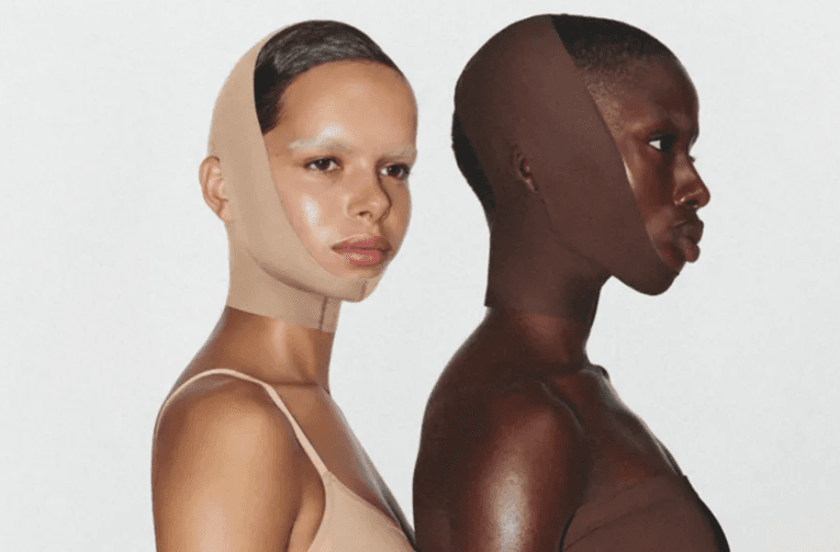 Modele për fytyrën ndërsa flini, a e ka tepruar Kim Kardashian?