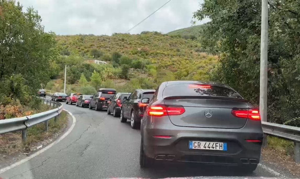 Stuhia ‘tremb’ pushuesit në Velipojë e Shëngjin, trafik i rënduar në aksin Shkodër-Lezhë-Milot