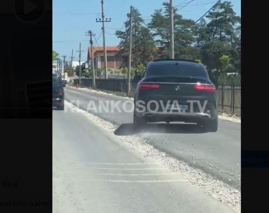 Nga e majta në të djathtën, manovrat e rrezikshme të shoferit në Bibaj të Ferizajt (VIDEO)