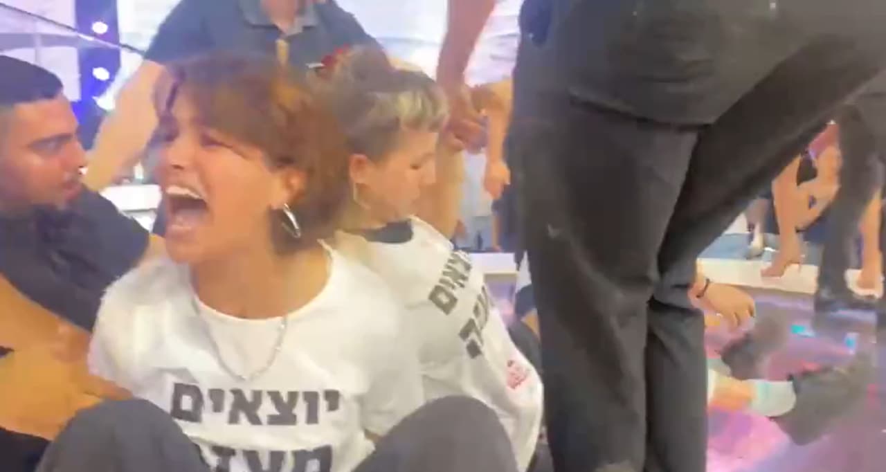 Aktivistë izraelitë protestojnë gjatë "Big Brother": Largohuni nga Gaza, fëmijët po vdesin urie (VIDEO)