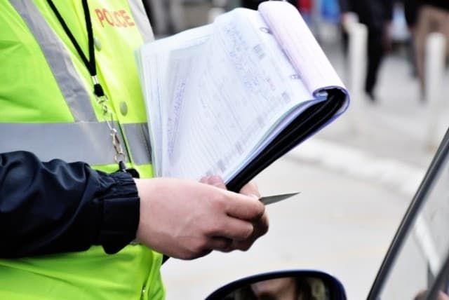 Policia në Ferizaj gjobit një kompani transporti dhe një motoçiklist pa patentë aktive