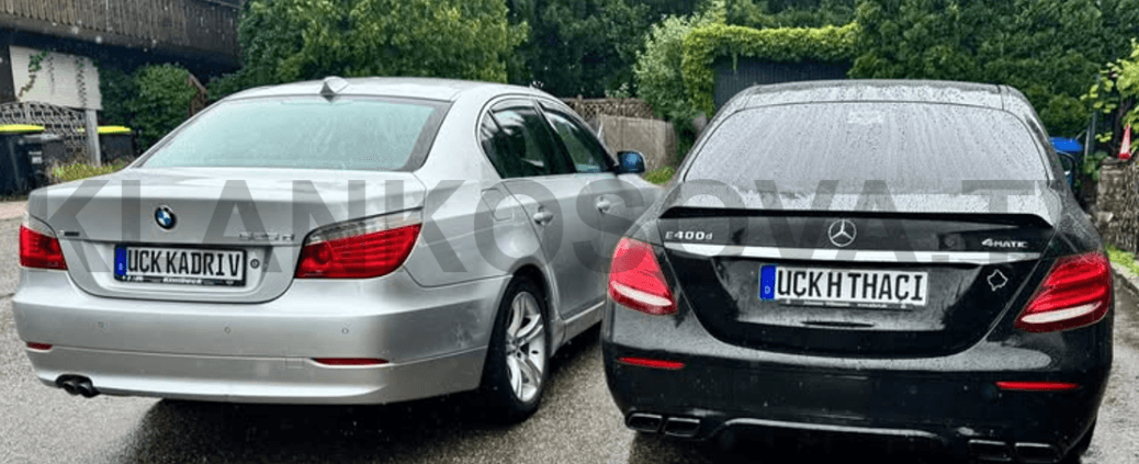 Mërgimtarët e Suharekës me automjete me targa që nderojnë Thaçin e Veselin (FOTO)