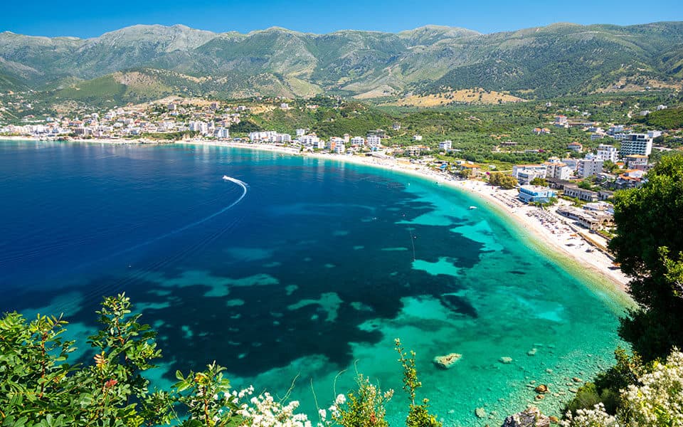 Shqipëria magjeps botën, 6.6 milionë turistë e vizituan deri në korrik