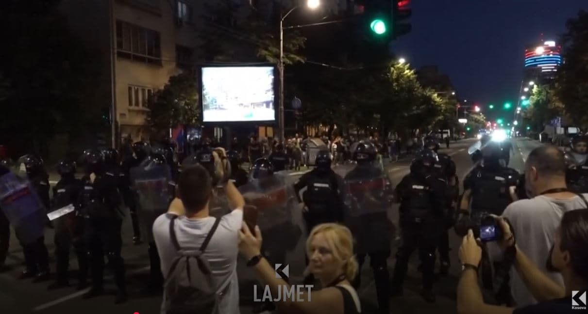 Protestat anti-qeveritare, Serbia në luftë, dridhet “Aco shiptari” (VIDEO)