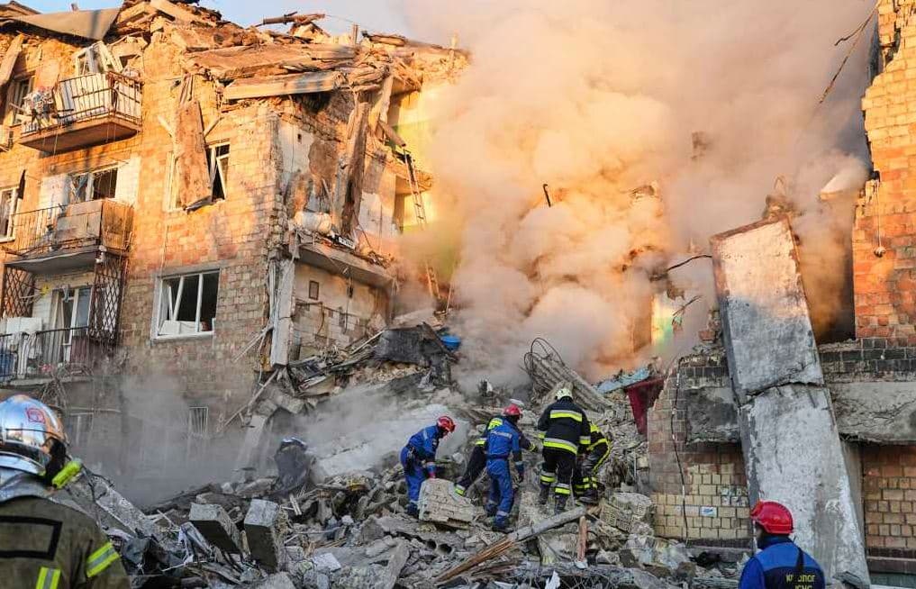 Rusia nis sulme masive ndaj Ukrainës, ndërsa Kievi ia godet rafineritë e naftës