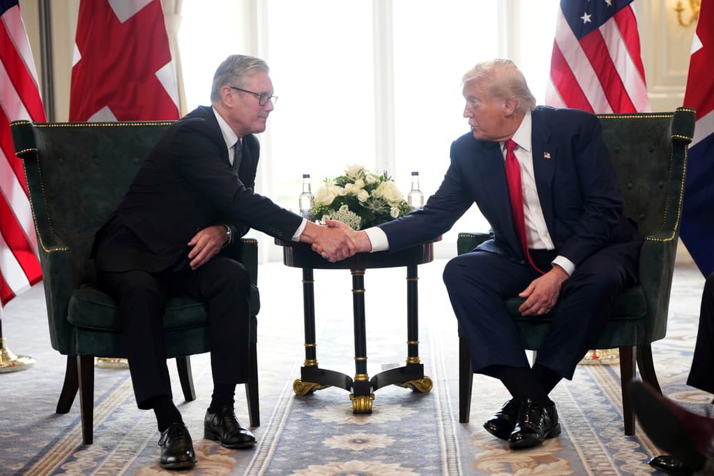 Starmer vlerëson “udhëheqjen” e Trumpit